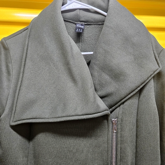 NWOT ELEGANT JACKET ✨️ - Picture 3 of 9